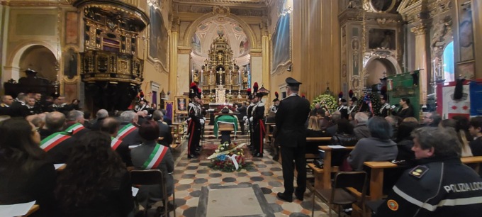 Asso in lutto, i funerali del comandante Furceri. Don Morstabilini: “Tragedia per due famiglie. Dio vi accompagni verso il bene”