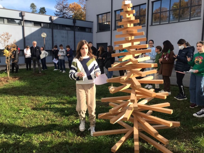 Gli studenti della scuola Dante Alighieri di Mariano celebrano la Giornata dell’Albero