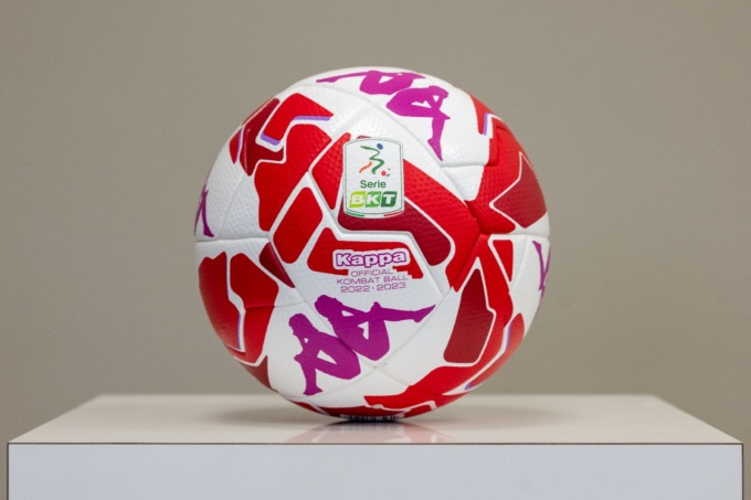 Como 1907: anche al Sinigaglia domenica in campo il pallone rosso contro la violenza sulle donne