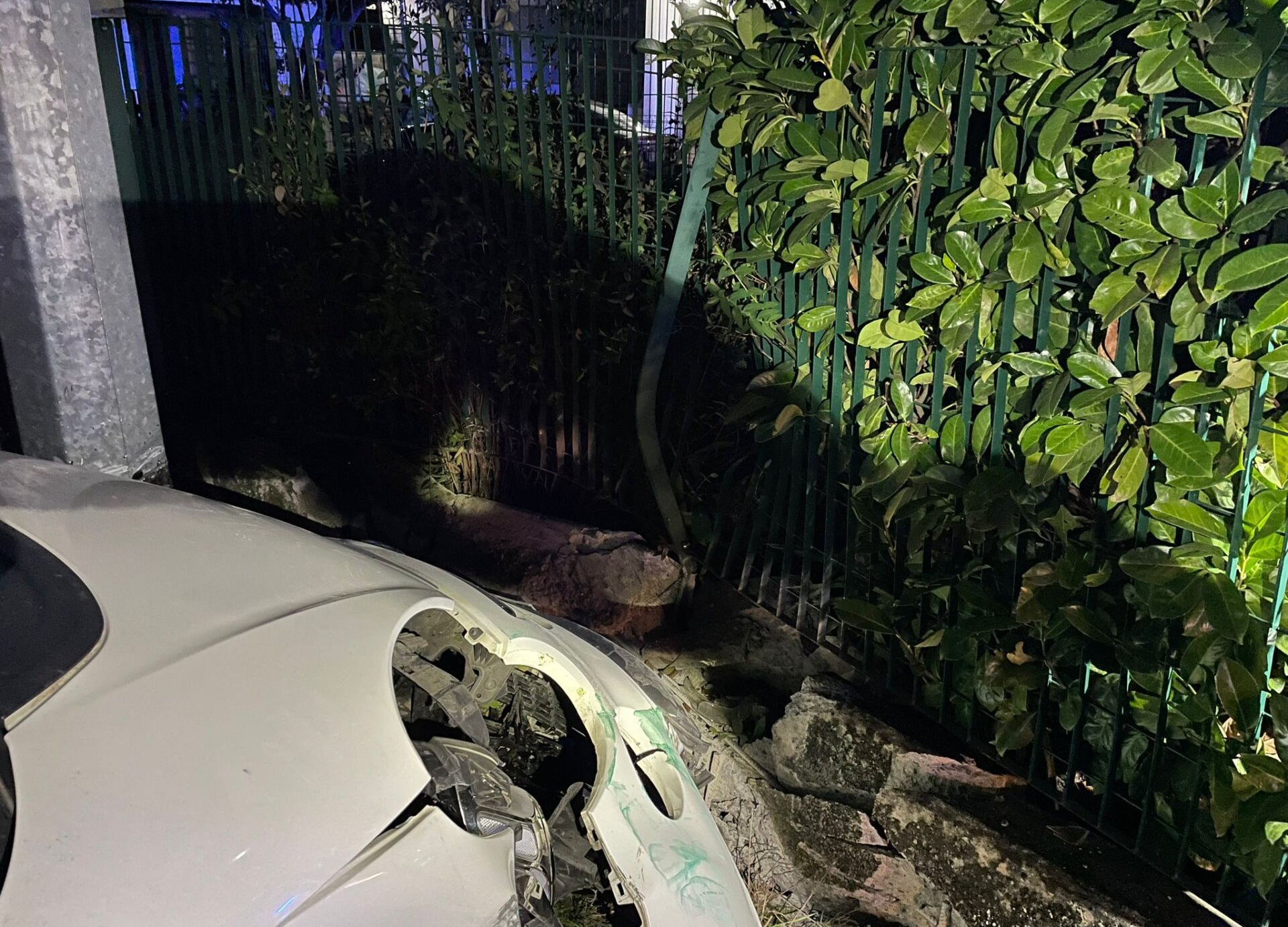 Lurate Finisce Con L auto Contro Una Recinzione Grave 30enne Prima Como