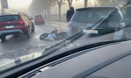 Incidente a Cantù: 16enne in moto finisce sull'asfalto
