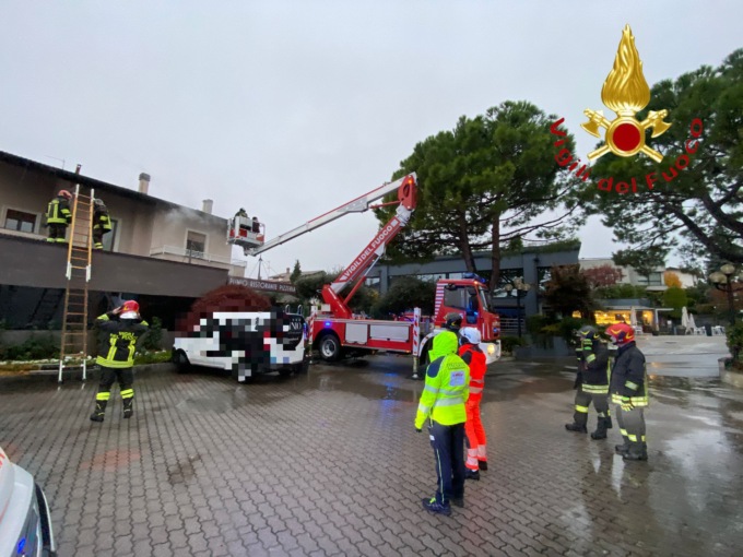 Incendio in una pizzeria ad Arosio: evacuate due persone