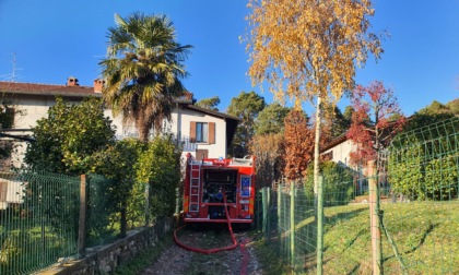 Incendio a Cantù: in fiamme il tetto di una abitazione