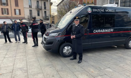 Carabinieri in piazza Garibaldi a Cantù