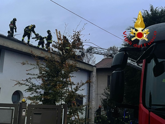 Incendio tetto a Mariano: sul posto quattro squadre dei Vigili del fuoco