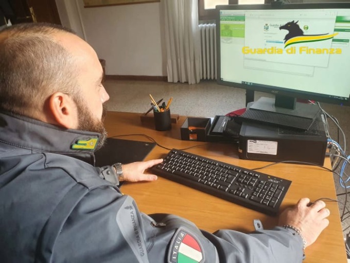 La grande “fabbrica” di autoricambi contraffatti: sequestro di beni per un milione di euro