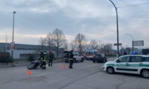 Incidente in via Prealpi, motociclista in ospedale