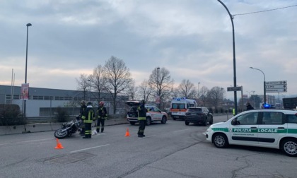 Incidente in via Prealpi, motociclista in ospedale