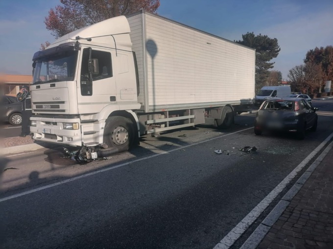 Incidente tra auto e moto a Luisago