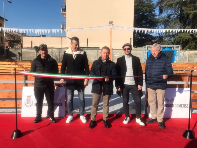 Inaugurata la pista del ghiaccio a Mariano