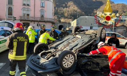 Incidente a Como: si cappotta con l'auto in viale Innocenzo