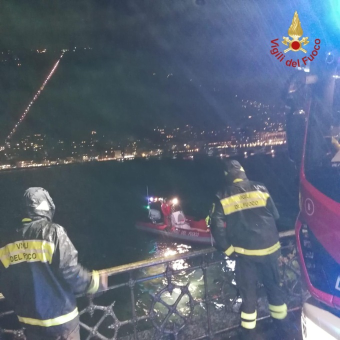 Cade in acqua a Como, salvato da un agente della Polizia di Stato