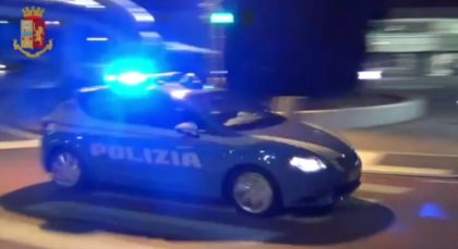 Aggredisce il vigilante per una bottiglia di vino