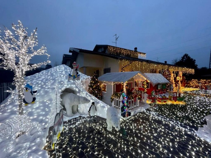 Si accende la casa illuminata di Albiolo