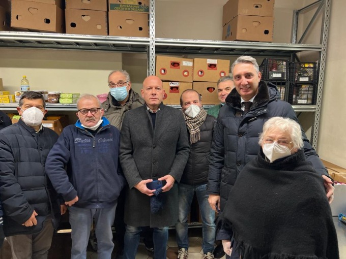 Interspar dona oltre 4 quintali di beni di prima necessità a Tantum Aurora