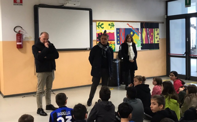 Mariano, sindaco e assessore nelle scuole per gli auguri