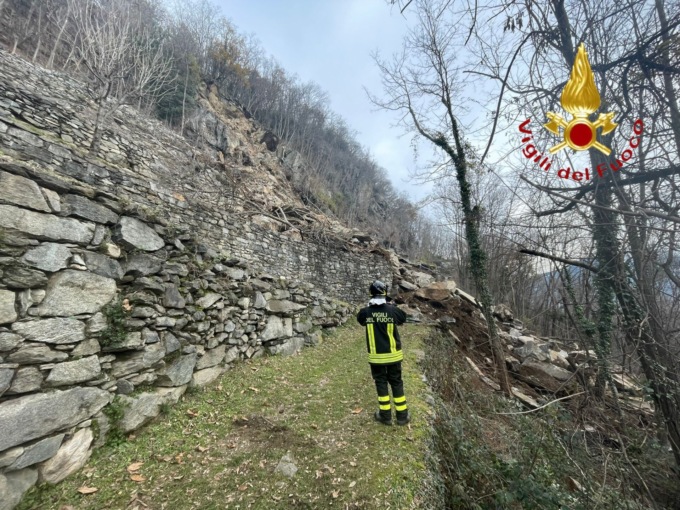 Frana a Sorico: 600 metri cubi di terra e sassi su una mulattiera