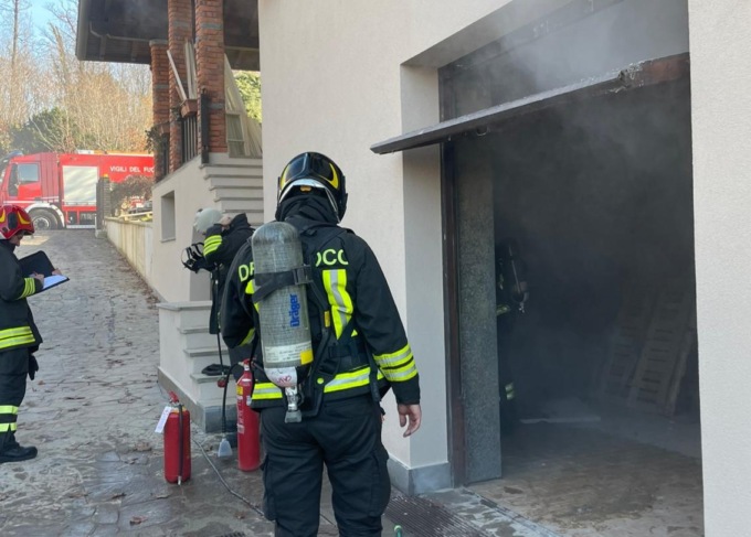 Va a fuoco la batteria d’accumulo del fotovoltaico: Vigili del fuoco a Cermenate