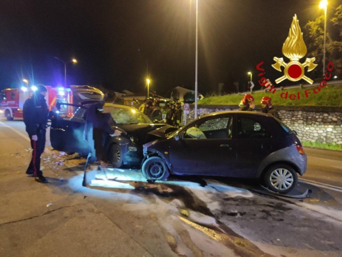 Scontro tra auto a Carugo: un ferito gravissimo