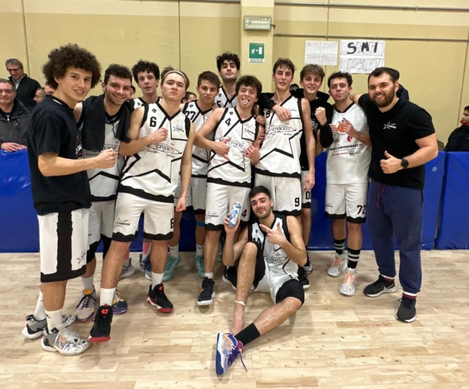 Basket Prima Divisione: ieri la Comense ha vinto in volata il big match e resta in vetta da sola