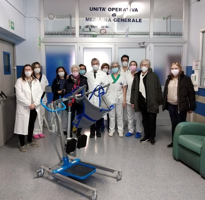 Ospedale di Cantù: consegnato un nuovo sollevamalati elettrico
