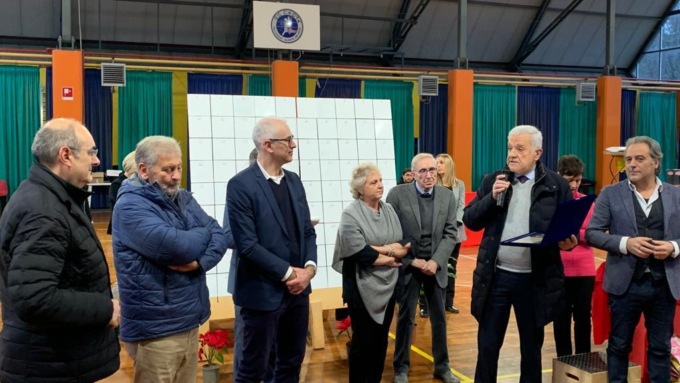 Una targa a Enzo Sala a dieci anni dalla fondazione di Casa Lorenza