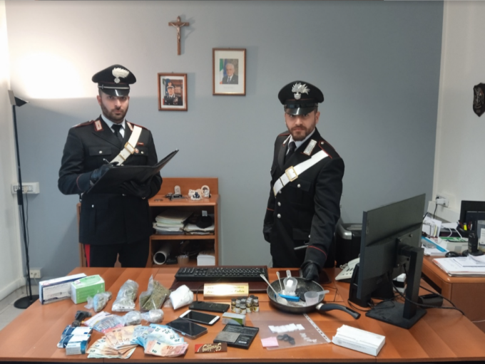 Droga, farmaci anabolizzanti e dopanti in quantità industriale: arrestato 32enne