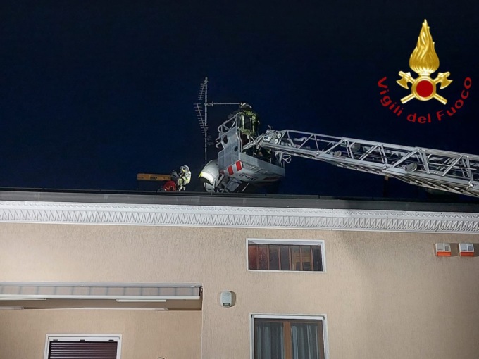 Canna fumaria prende fuoco a Cucciago