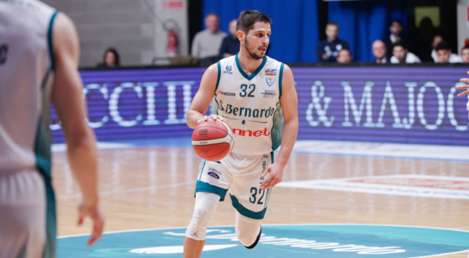 Pallacanestro Cantù, Rogić sulla vittoria con Cremona: “Una battaglia, il palazzetto era fantastico”