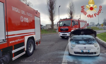 Auto in fiamme all'autogrill: interviene un Carabiniere fuori servizio
