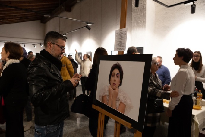 “Vint-Age”, le donne over 50 raccontate in una mostra fotografica a Casnate