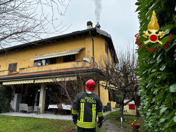 Principio d’incendio a Senna Comasco