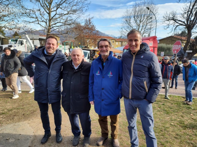 Il presidente Fontana arriva alla fiera di Sant’Antonio a Erba