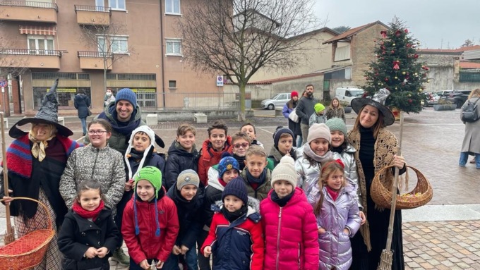“Doppia” Befana in piazza: ed è subito festa