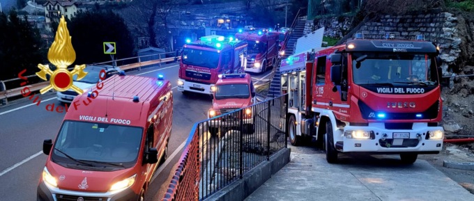 Brucia un tetto a Carate Urio: intervengono i Vigili del Fuoco