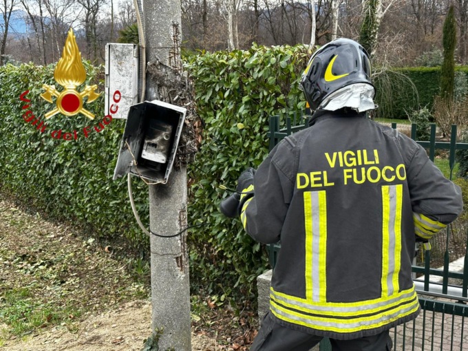 Contatore prende fuoco, intervengono i Vigili del fuoco