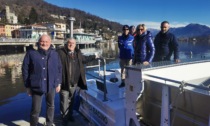 Bongiasca sul Lago Ceresio per osservare da vicino il battello spazzino
