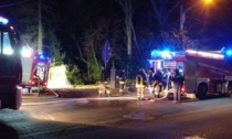 Incendio al parco di Villa Somigliana: mobilitazione nella notte