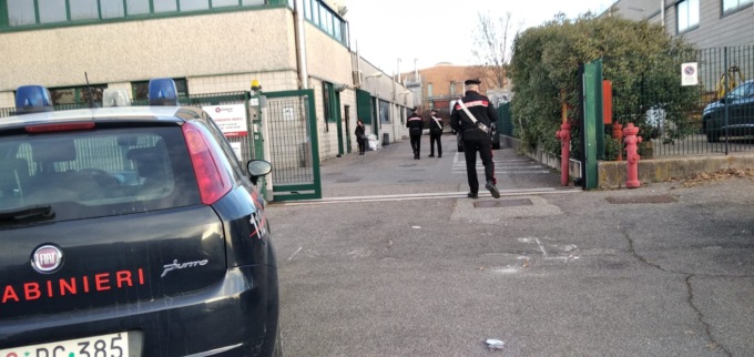 Chiodi in strada e furgone ariete: assalto a Lurago Marinone