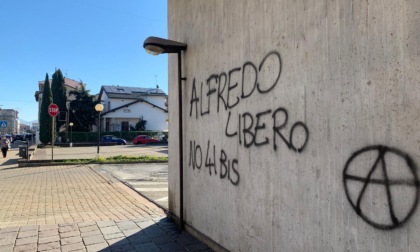 Scritte anarchiche Erba, Guerrieri (Lega): "Hanno insozzato la città"