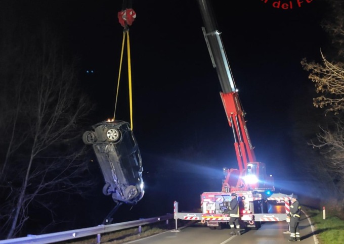 Canzo: con l’auto nel fiume Lambro. Feriti tre ragazzi SIRENE DI NOTTE