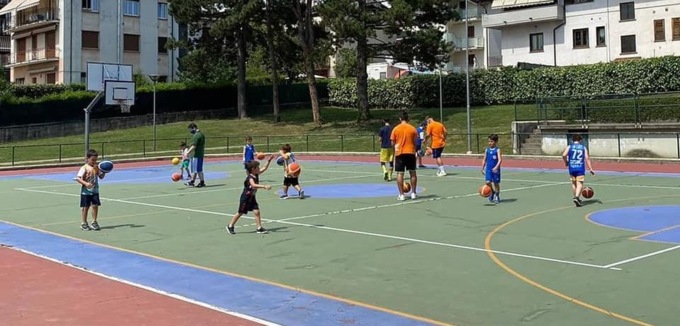 Minibasket lariano: Carnevale in campo nel “Paese dei pallocchi” per i piccoli cestisti nostrani