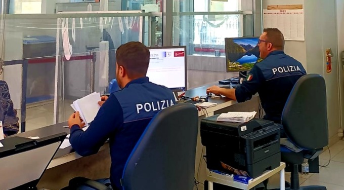 Emergenza passaporti: la questura di Como prende le contromisure