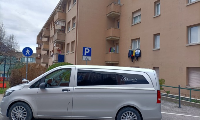 Lecco, omicidio nella notte: strangola la moglie e chiama il figlio per avvisarlo