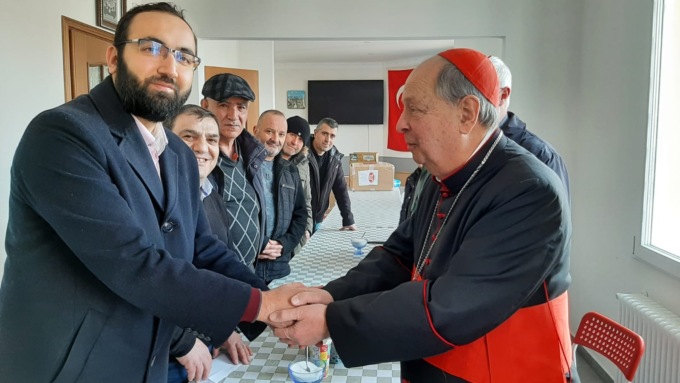 Terremoto in Anatolia, il cardinale Cantoni visita la comunità turca di Como
