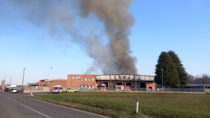 Incendio di un capannone a Turate