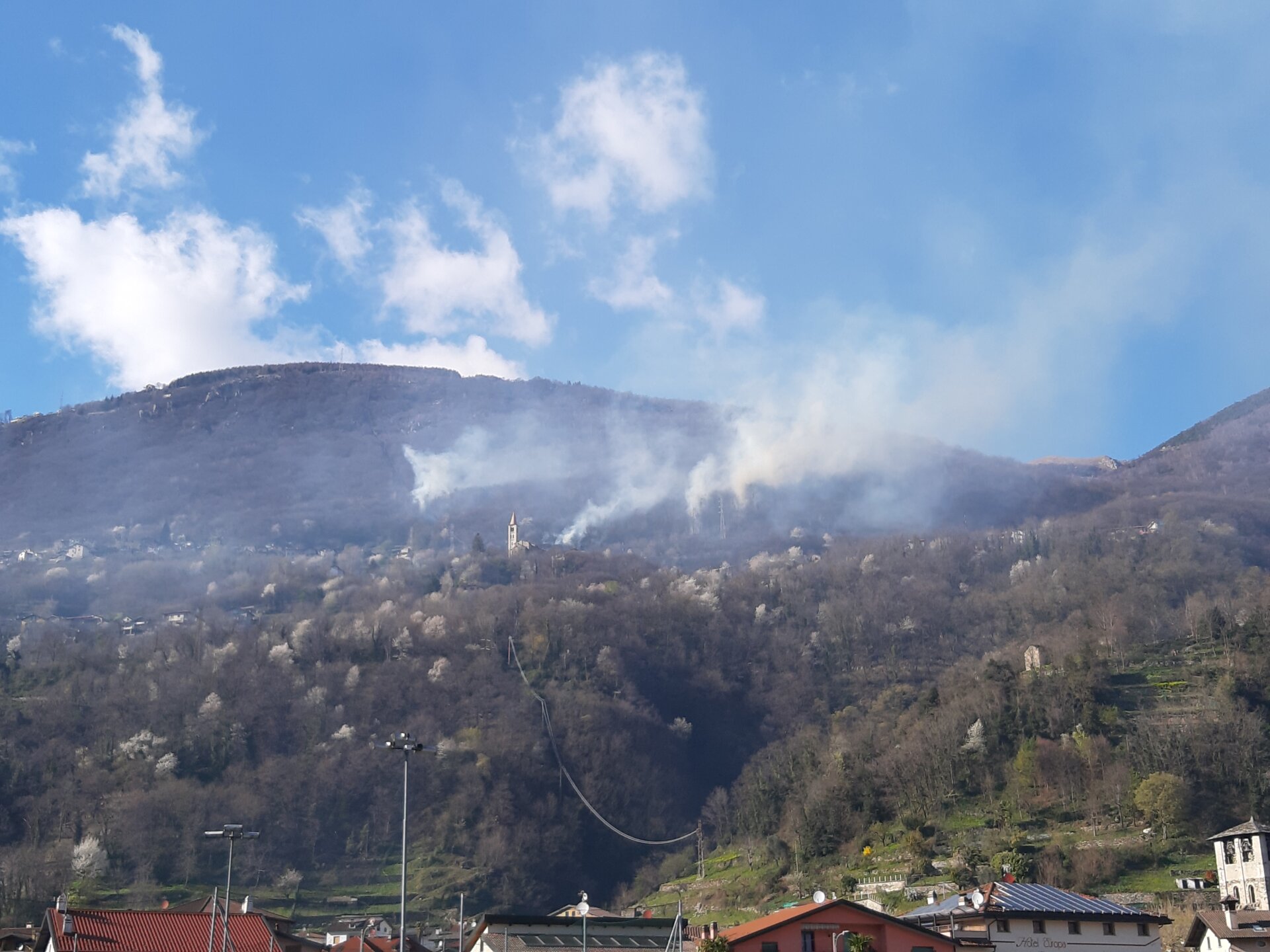 Incendio a Montemezzo