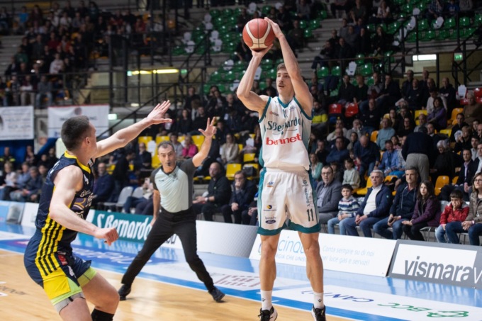 Cantù, reazione da applausi con Torino e vittoria netta. Sacchetti: “Ci prendiamo la vittoria, ma loro con due assenze importanti”
