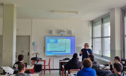 Educazione finanziaria per studenti della Magistri Cumacini durante la Global Money Week