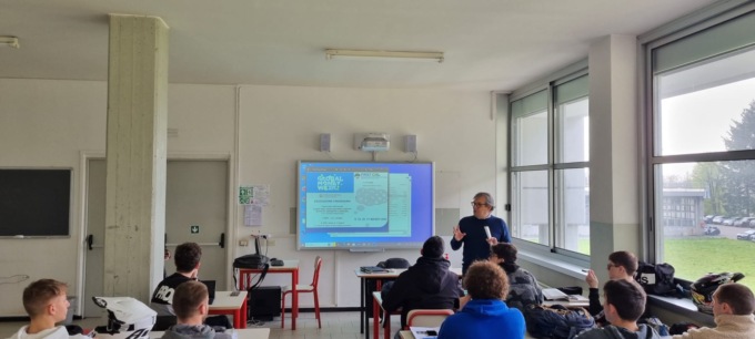 Educazione finanziaria per studenti della Magistri Cumacini durante la Global Money Week